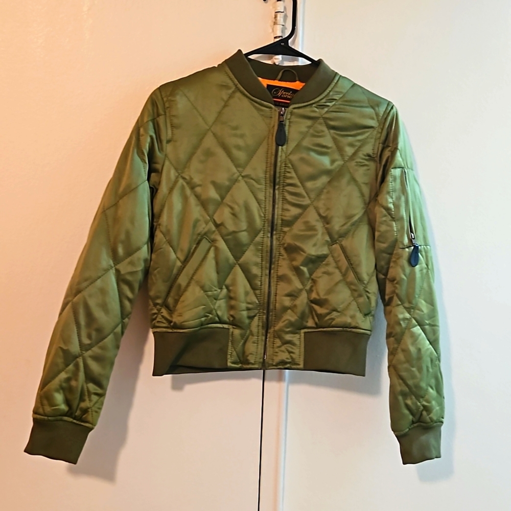 Ladies NWOT Olive Green Bomber Jacket with front zipper, satin quilted sheen